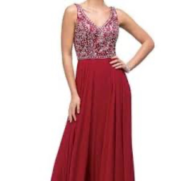 NWT DANCING QUEEN  Beaded Embellished Bodice Crimson Chiffon Gown Size M - Picture 1 of 7